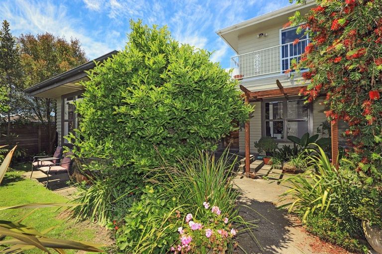 Photo of property in 8 Neeve Place, Taradale, Napier, 4112