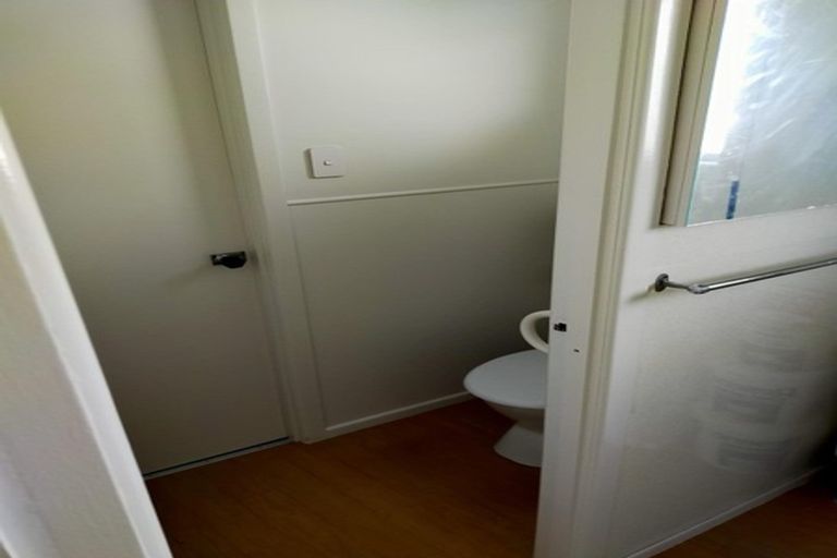 Photo of property in 7 Neil Avenue, Te Atatu Peninsula, Auckland, 0610