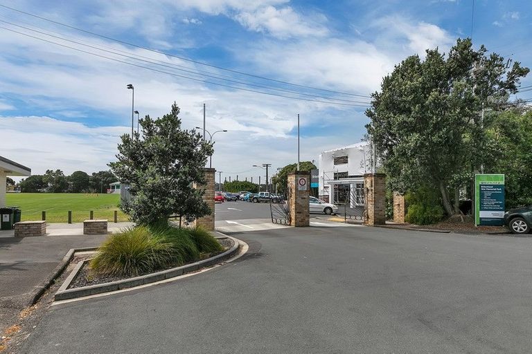 Photo of property in 2/10 Mahara Avenue, Birkenhead, Auckland, 0626