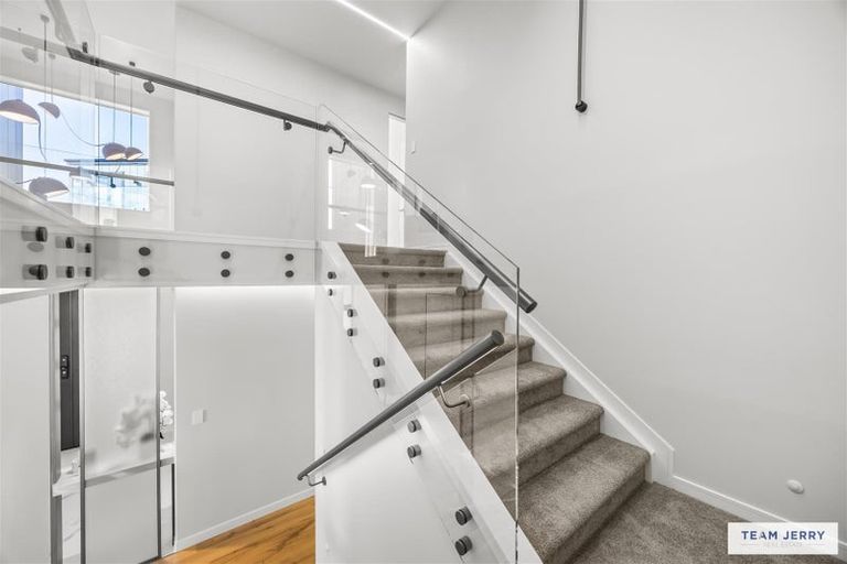 Photo of property in 4 Seawind Way, Hobsonville, 0616