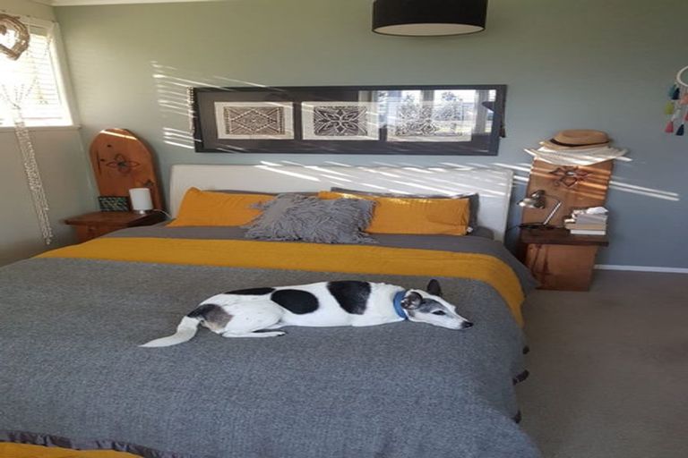 Photo of property in 46 Beach Haven Road, Beach Haven, Auckland, 0626