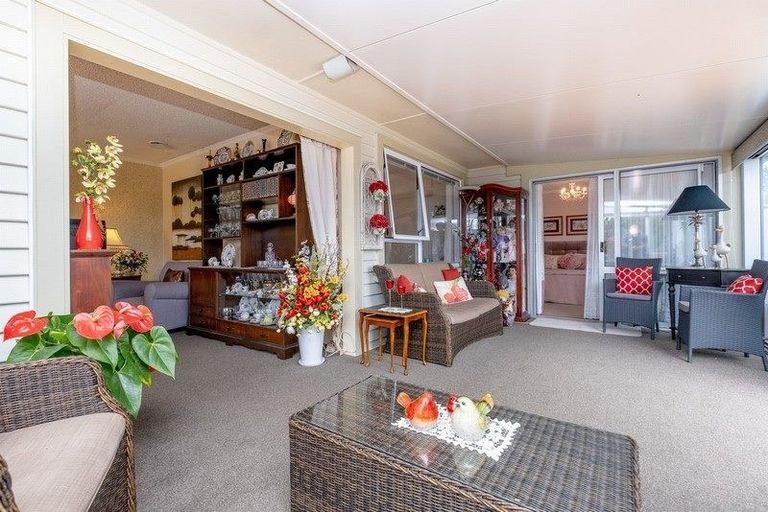 Photo of property in 16 Montjoy Street, Stratford, 4332