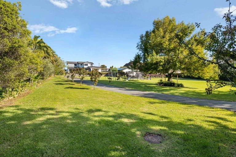 Photo of property in 143 Whangaparaoa Road, Red Beach, 0932