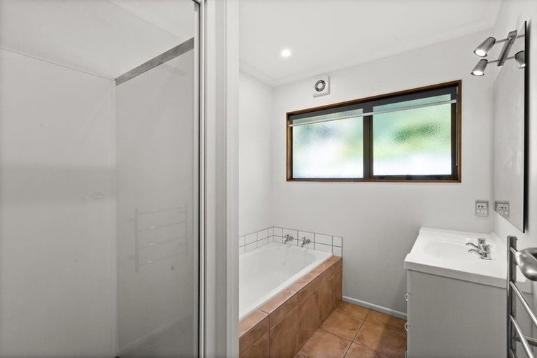 Photo of property in 4 Karaka Road, Bluff Hill, Napier, 4110