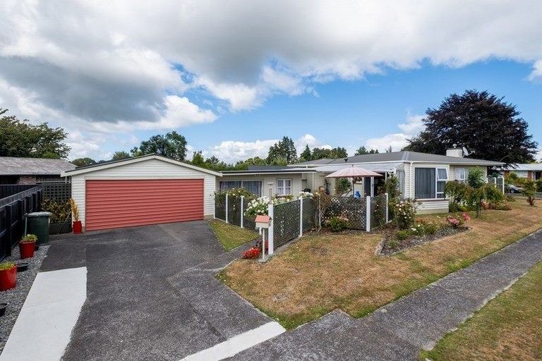 Photo of property in 16 Montjoy Street, Stratford, 4332