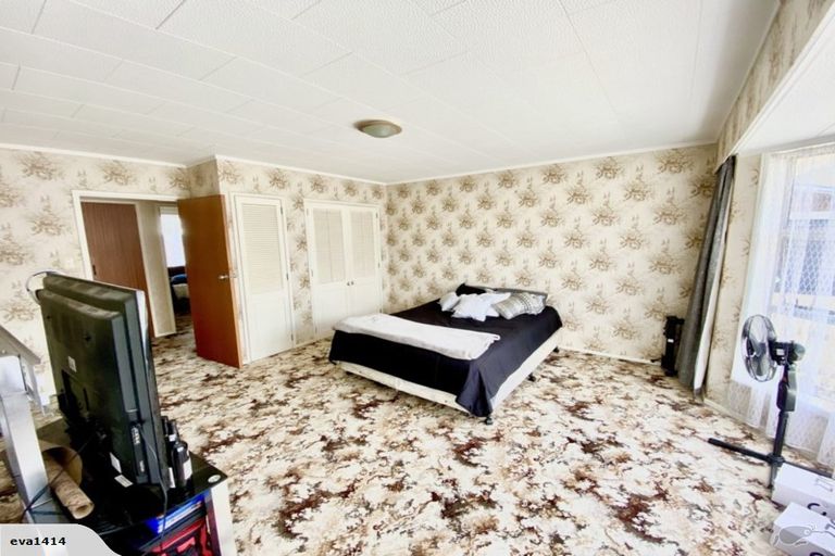 Photo of property in 53 Featherston Street, Levin, 5510