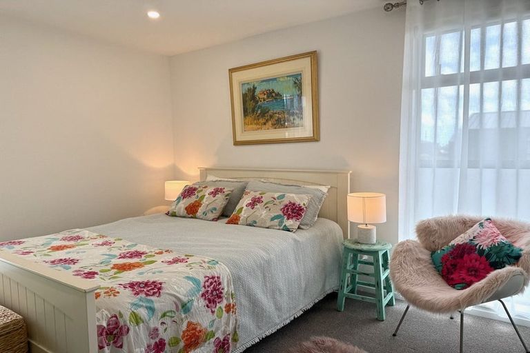 Photo of property in 2 Nga Tutu Place, Belmont, Auckland, 0622