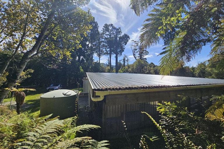 Photo of property in 215 Clifton Road, Kaiata, Greymouth, 7805