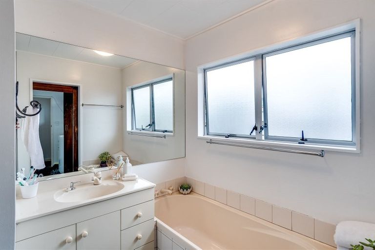 Photo of property in 10 Cardiff Place, Tamatea, Napier, 4112