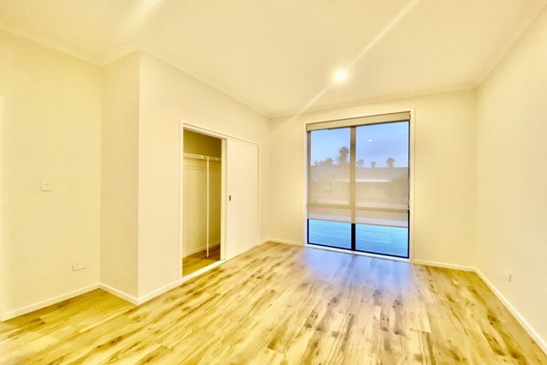 Photo of property in 12 Waituarua Drive, Takanini, 2112