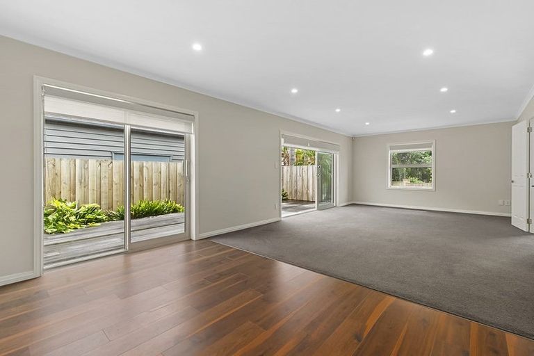 Photo of property in 6a Mansion Court, West Harbour, Auckland, 0618