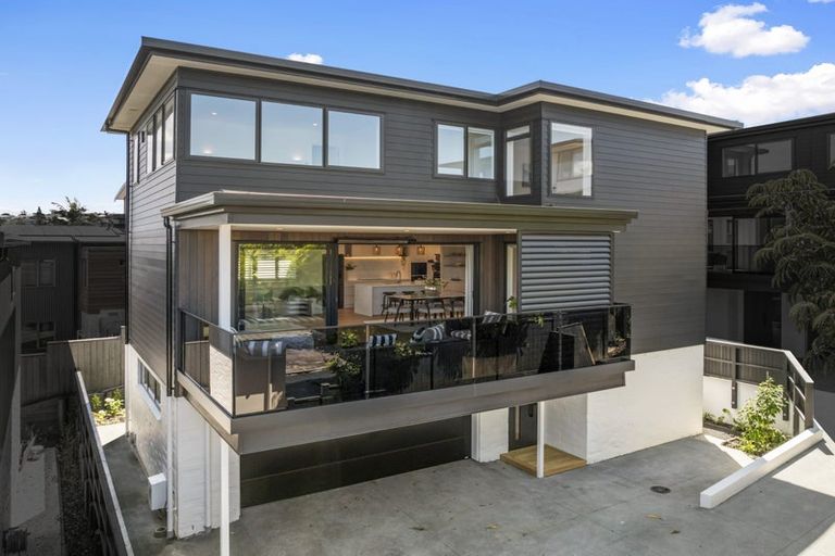 Photo of property in 10b Montrose Terrace, Mairangi Bay, Auckland, 0630