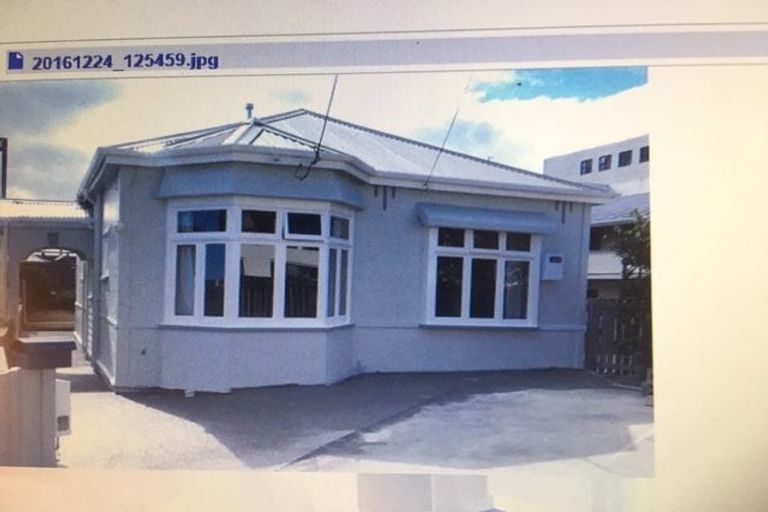 Photo of property in 7 Edge Hill, Mount Victoria, Wellington, 6011