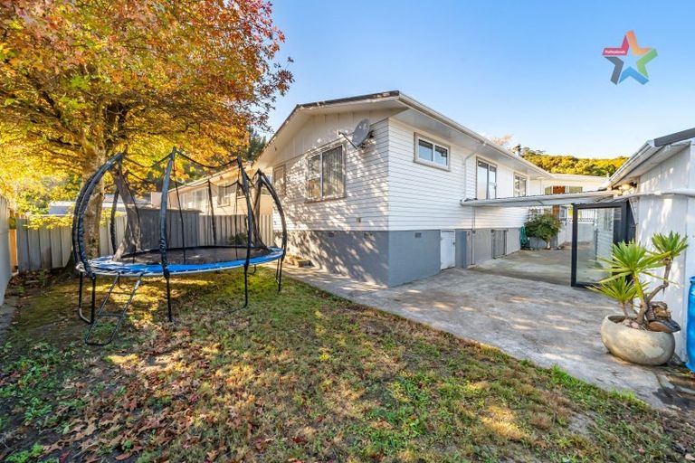 Photo of property in 11 Mimihau Grove, Wainuiomata, Lower Hutt, 5014