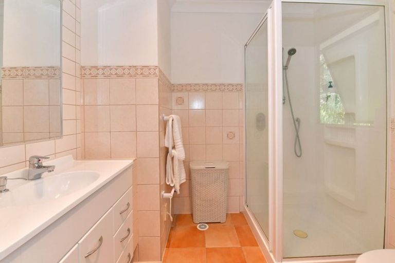 Photo of property in 4 Grovenor Drive, Orewa, 0931