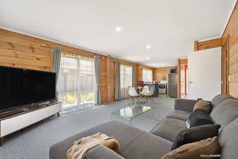 Photo of property in 104 Apu Crescent, Lyall Bay, Wellington, 6022