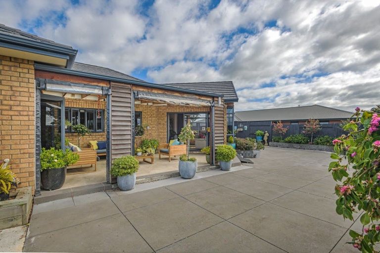 Photo of property in 8 Crabapple Close, Milson, Palmerston North, 4414