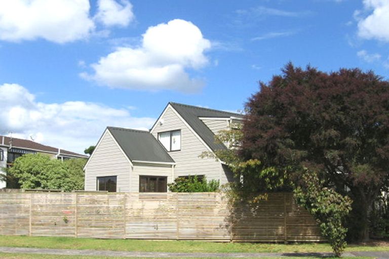 Photo of property in 139 West Harbour Drive, West Harbour, Auckland, 0618