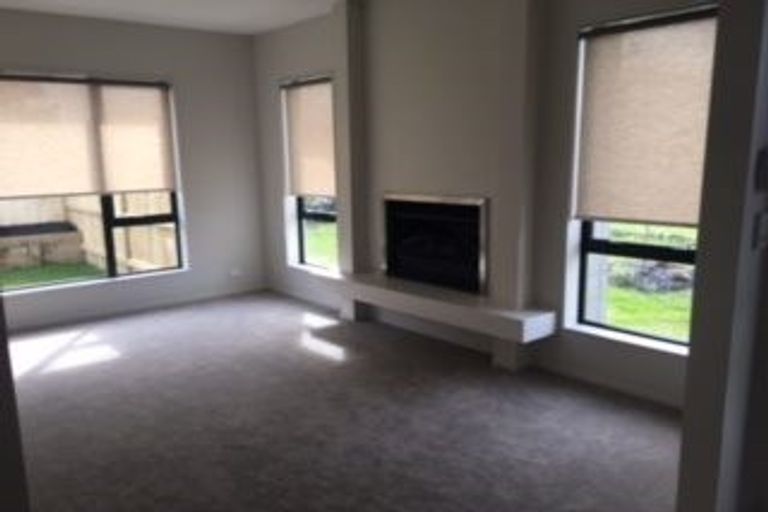 Photo of property in 8 Gelderland Way, Karaka, Papakura, 2113