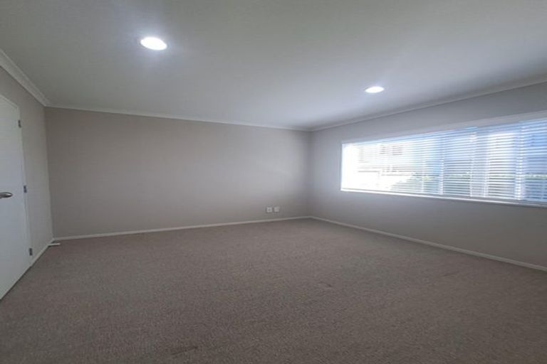 Photo of property in 11 Lorenzo Way, Flat Bush, Auckland, 2016