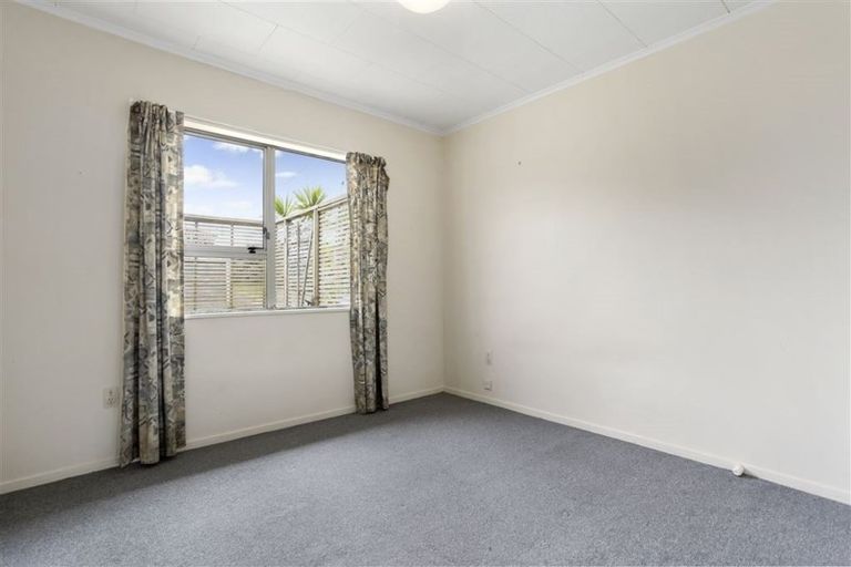 Photo of property in 25 Tawa Road, Te Atatu Peninsula, Auckland, 0610