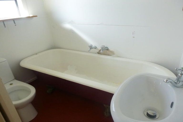 Photo of property in 8 Helleur Road, Massey, Auckland, 0614