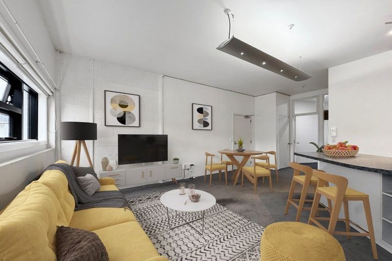 Photo of property in Endeavour Apartments, 19/125 Thorndon Quay, Pipitea, Wellington, 6011