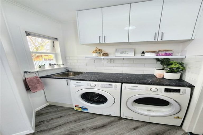 Photo of property in 3 Huia Place, Levin, 5510
