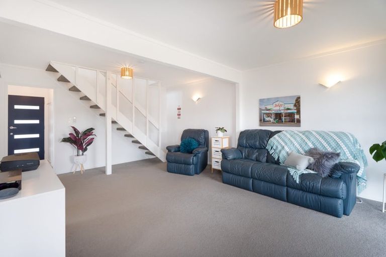 Photo of property in 1/24 Cambrian Street, Churton Park, Wellington, 6037