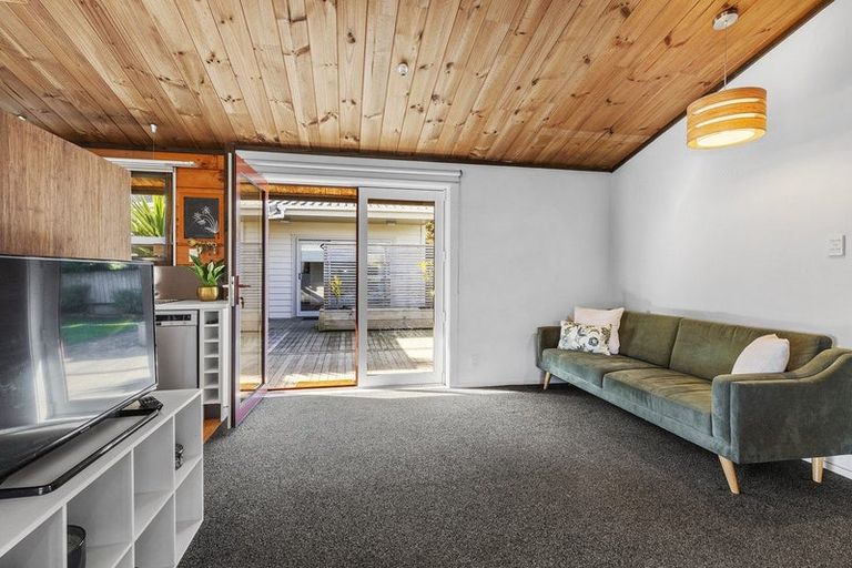 Photo of property in 16 Apple Terrace, Ranui, Porirua, 5024