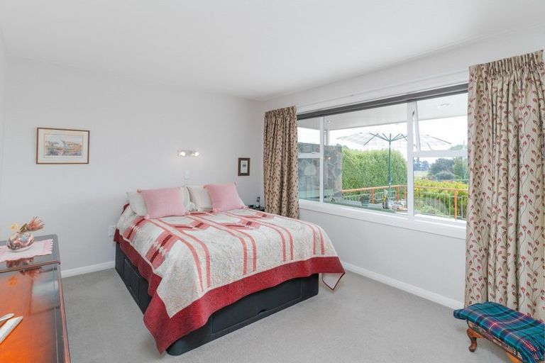 Photo of property in 413 Cashmere Road, Westmorland, Christchurch, 8025