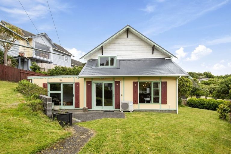 Photo of property in 3 Pimlico Place, Newlands, Wellington, 6037