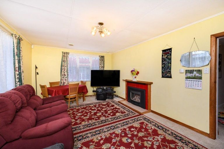 Photo of property in 7 Exeter Crescent, Takaro, Palmerston North, 4412