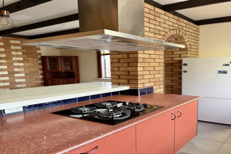 Photo of property in 98 Endeavour Street, Lyall Bay, Wellington, 6022