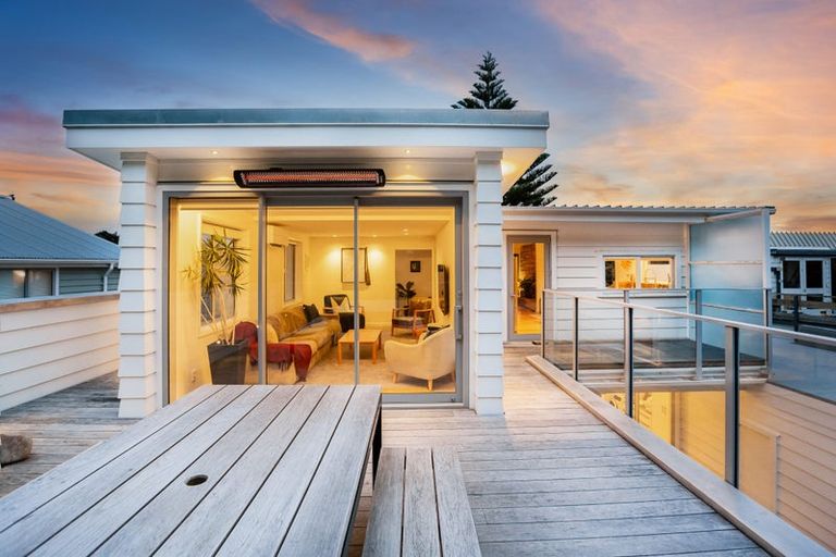 Photo of property in 185 Breaker Bay Road, Breaker Bay, Wellington, 6022