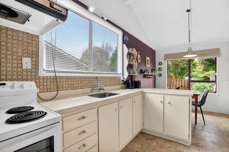 Photo of property in 2/39 Brunton Place, Glenfield, Auckland, 0629