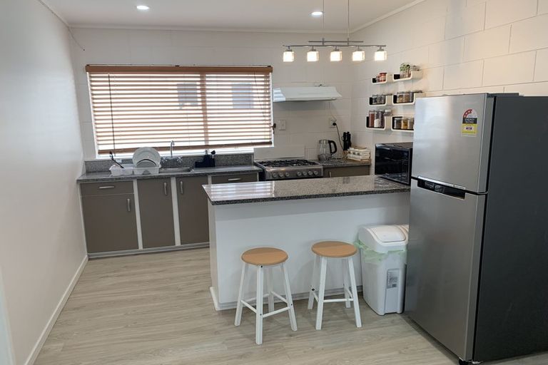 Photo of property in 2/112 Portage Road, New Lynn, Auckland, 0600