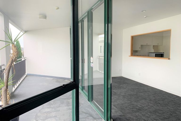 Photo of property in St James Courts, 3/77 Gloucester Street, Christchurch Central, Christchurch, 8013