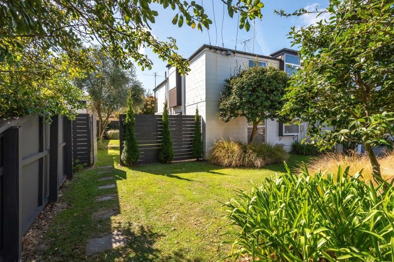 Photo of property in 1/107 Holly Road, St Albans, Christchurch, 8014