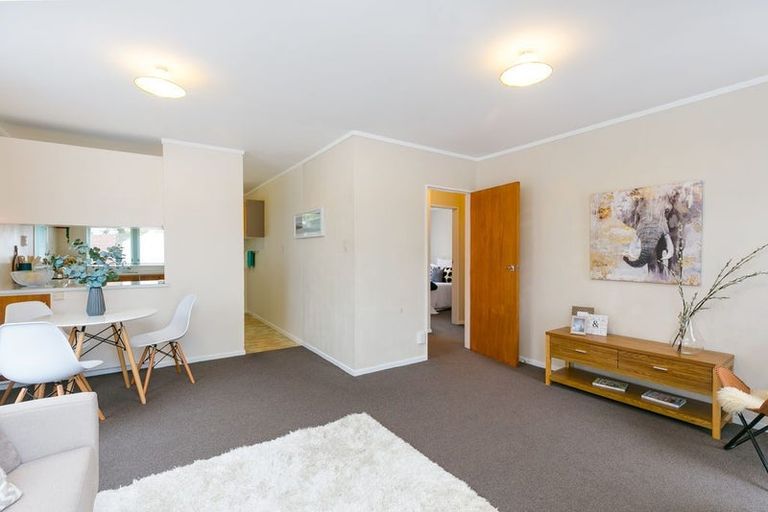 Photo of property in 6 Downing Street, Crofton Downs, Wellington, 6035