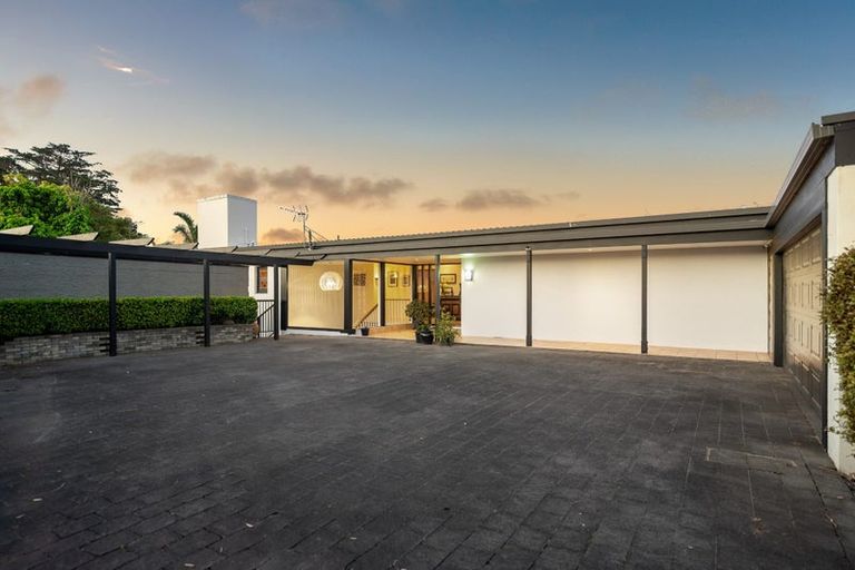Photo of property in 181 Vaughans Road, Okura, Auckland, 0792