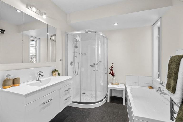 Photo of property in 96 Moncks Spur Road, Redcliffs, Christchurch, 8081