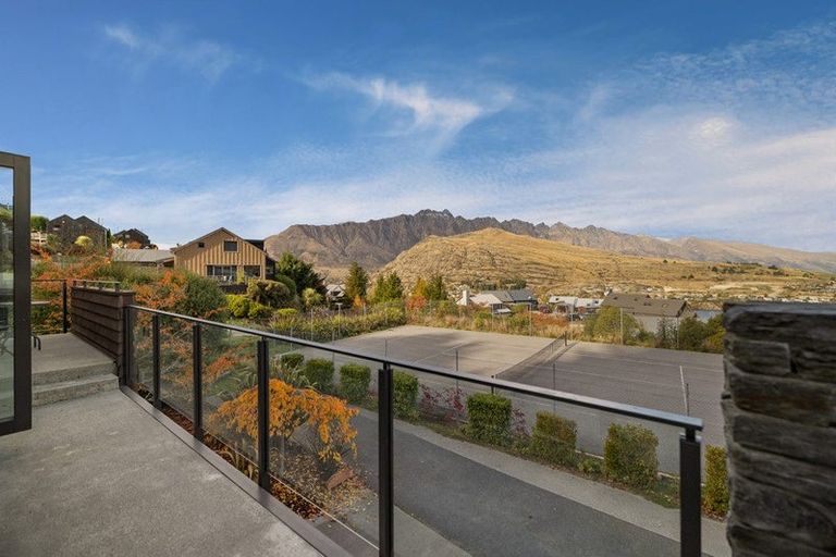 Photo of property in 1 Goldleaf Hill, Queenstown, 9300