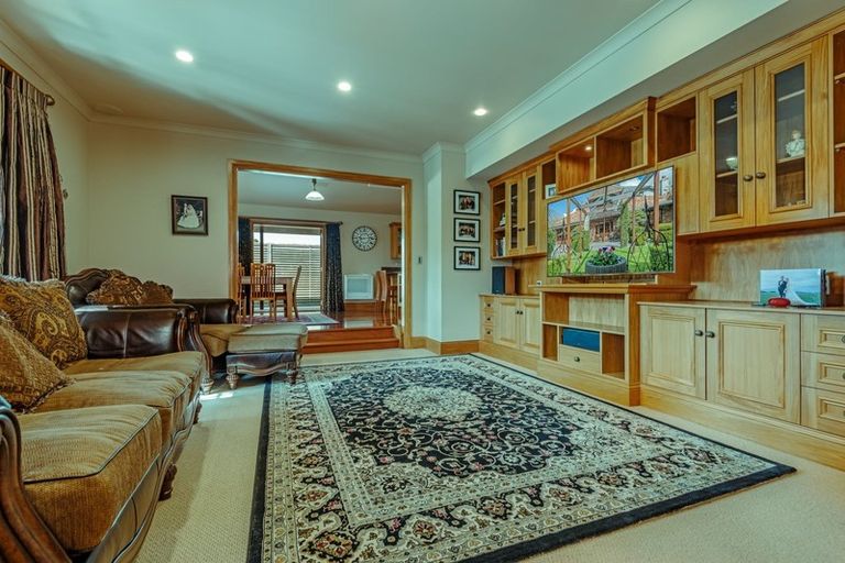 Photo of property in 23 Manapouri Crescent, Hokowhitu, Palmerston North, 4410