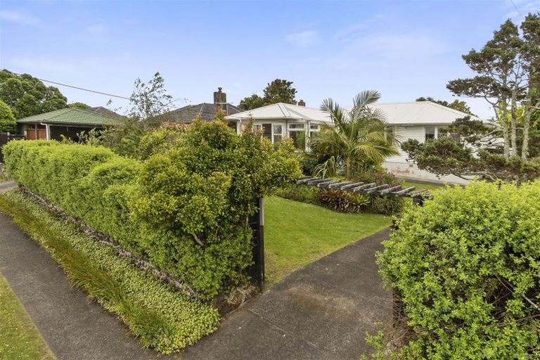Photo of property in 50 Roberts Road, Te Atatu South, Auckland, 0610
