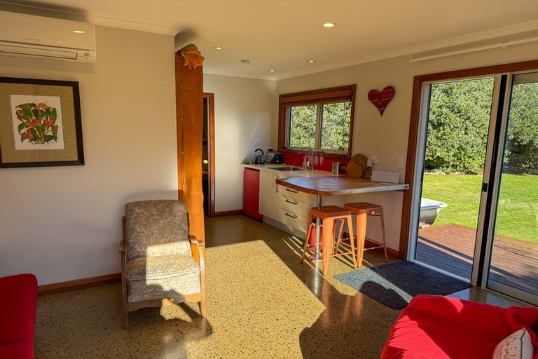 Photo of property in 384 Abel Tasman Drive, Motupipi, Takaka, 7183