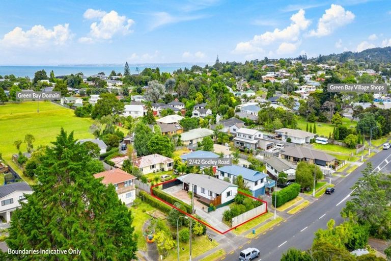 Photo of property in 42 Godley Road, Green Bay, Auckland, 0604