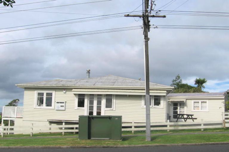 Photo of property in 50 Rosier Road, Glen Eden, Auckland, 0602