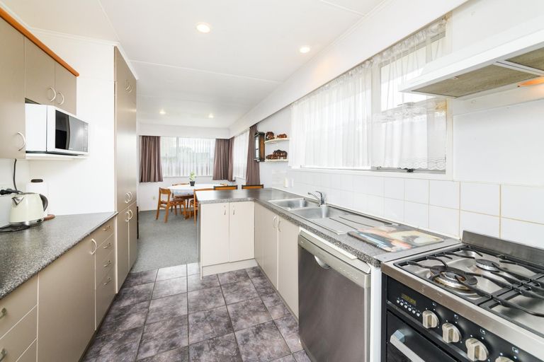 Photo of property in 1 Essex Place, Milson, Palmerston North, 4414