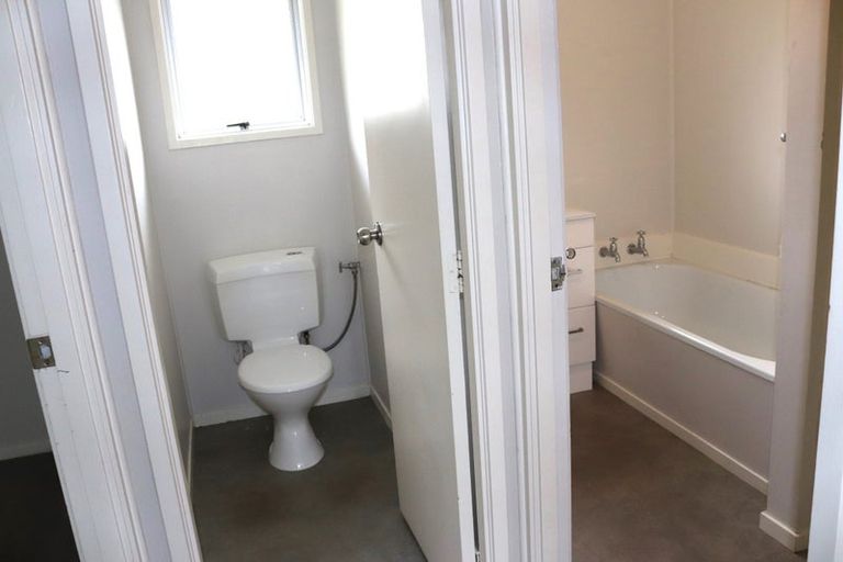 Photo of property in 2/199 Henderson Valley Road, Henderson, Auckland, 0612